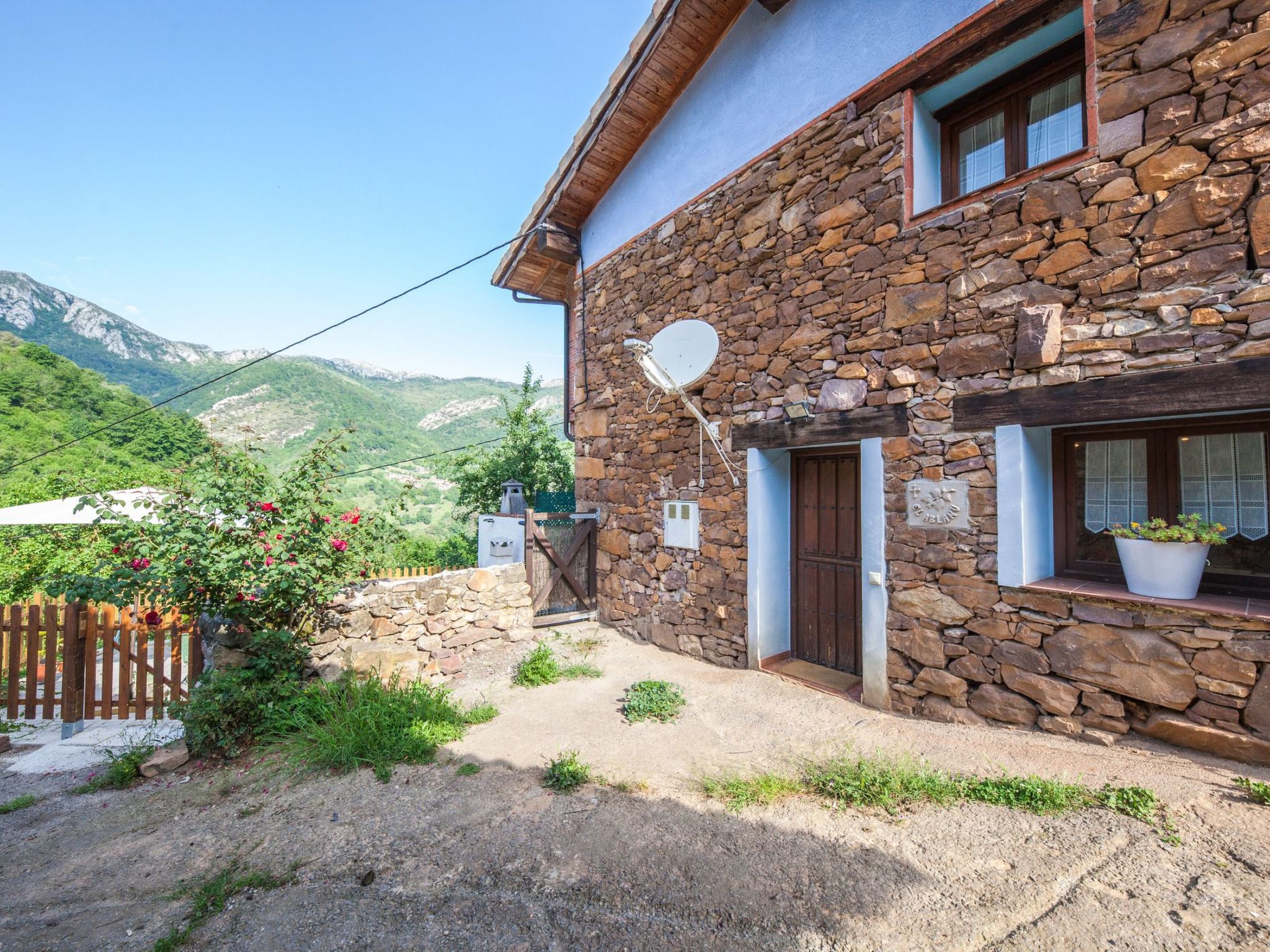 Jacuzzi, Kamin, Grill und spektakuläre Aussicht-Binnen