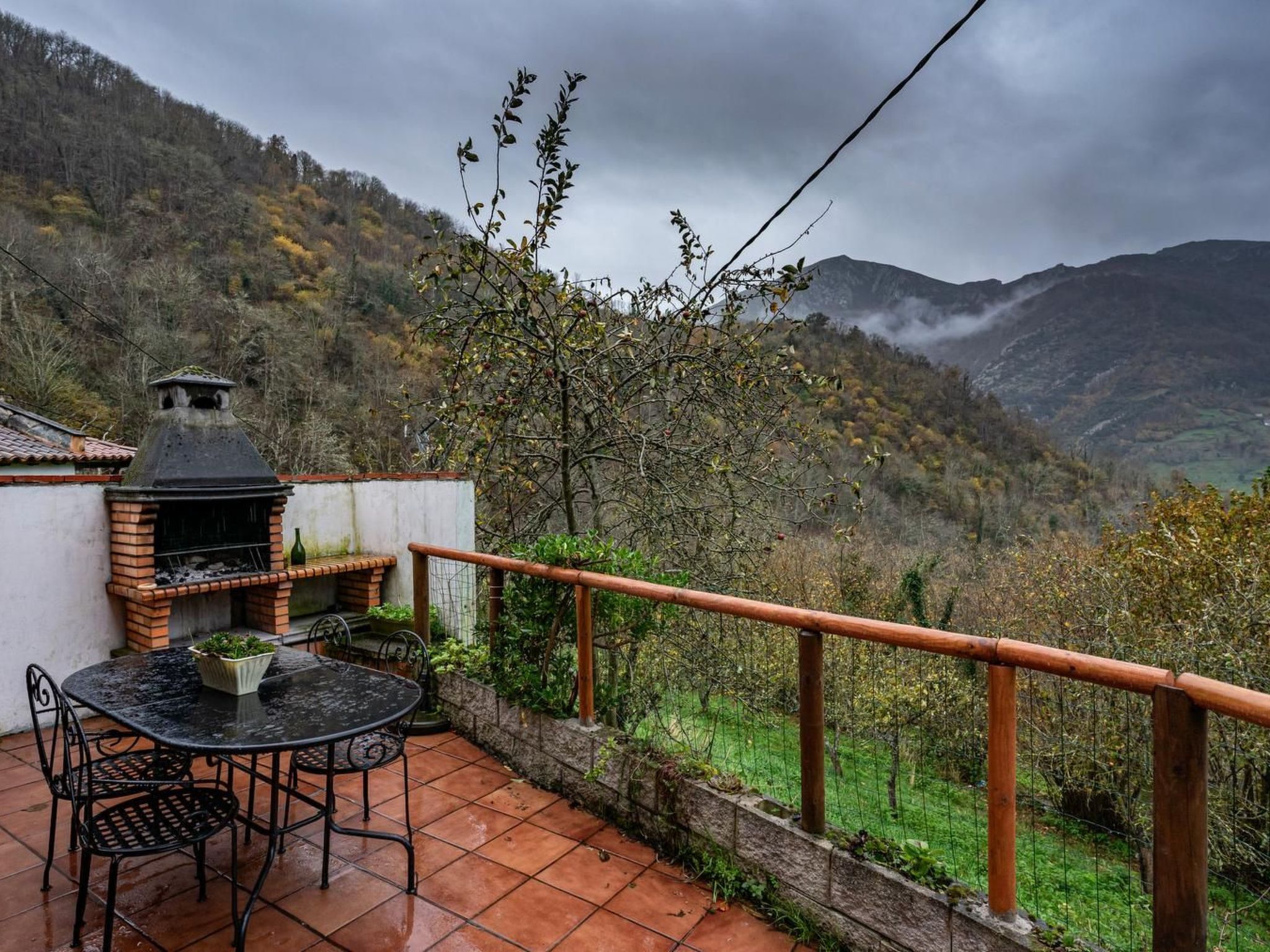 Jacuzzi, Kamin, Grill und spektakuläre Aussicht-Binnen