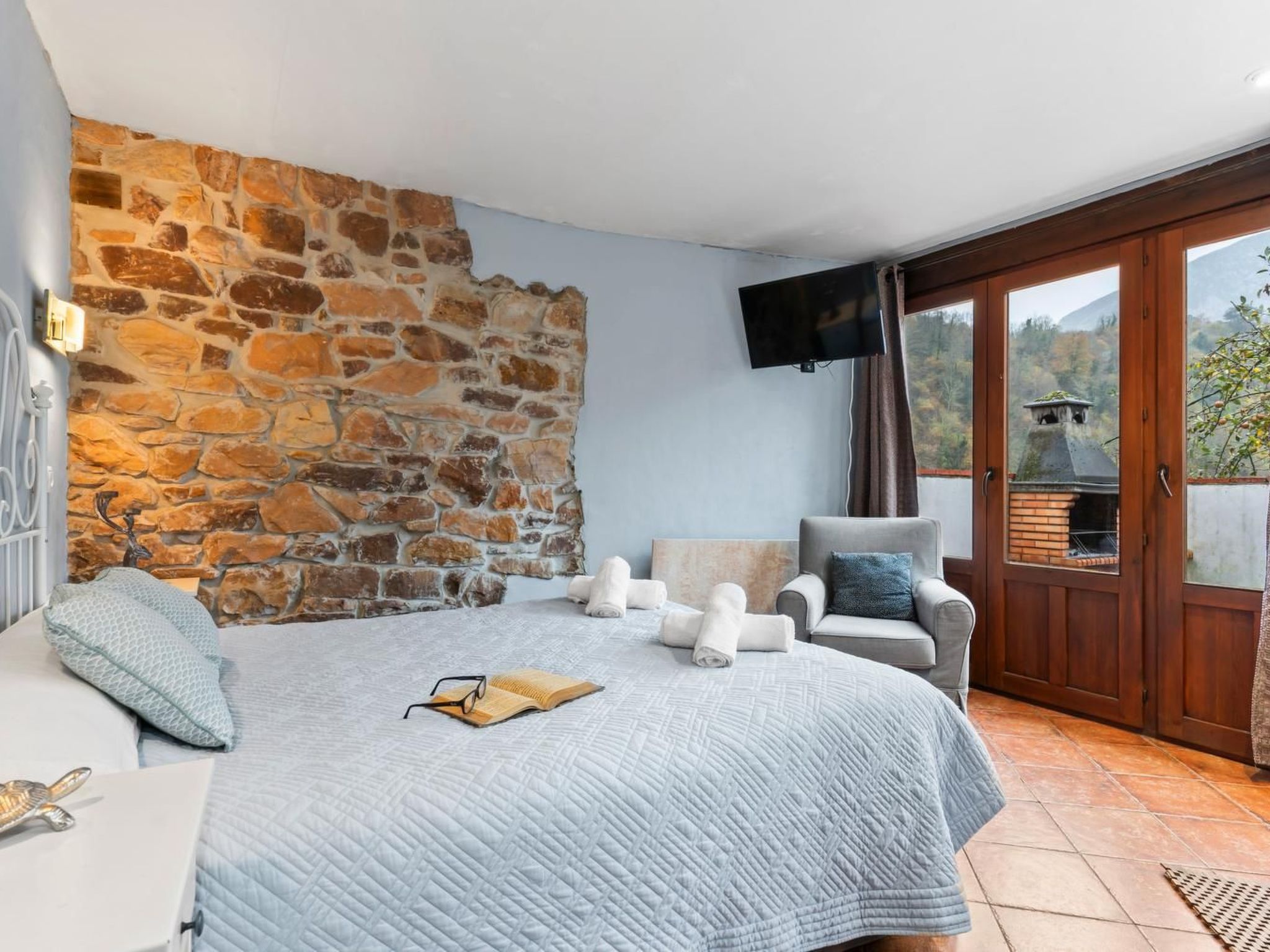 Jacuzzi, Kamin, Grill und spektakuläre Aussicht-Binnen