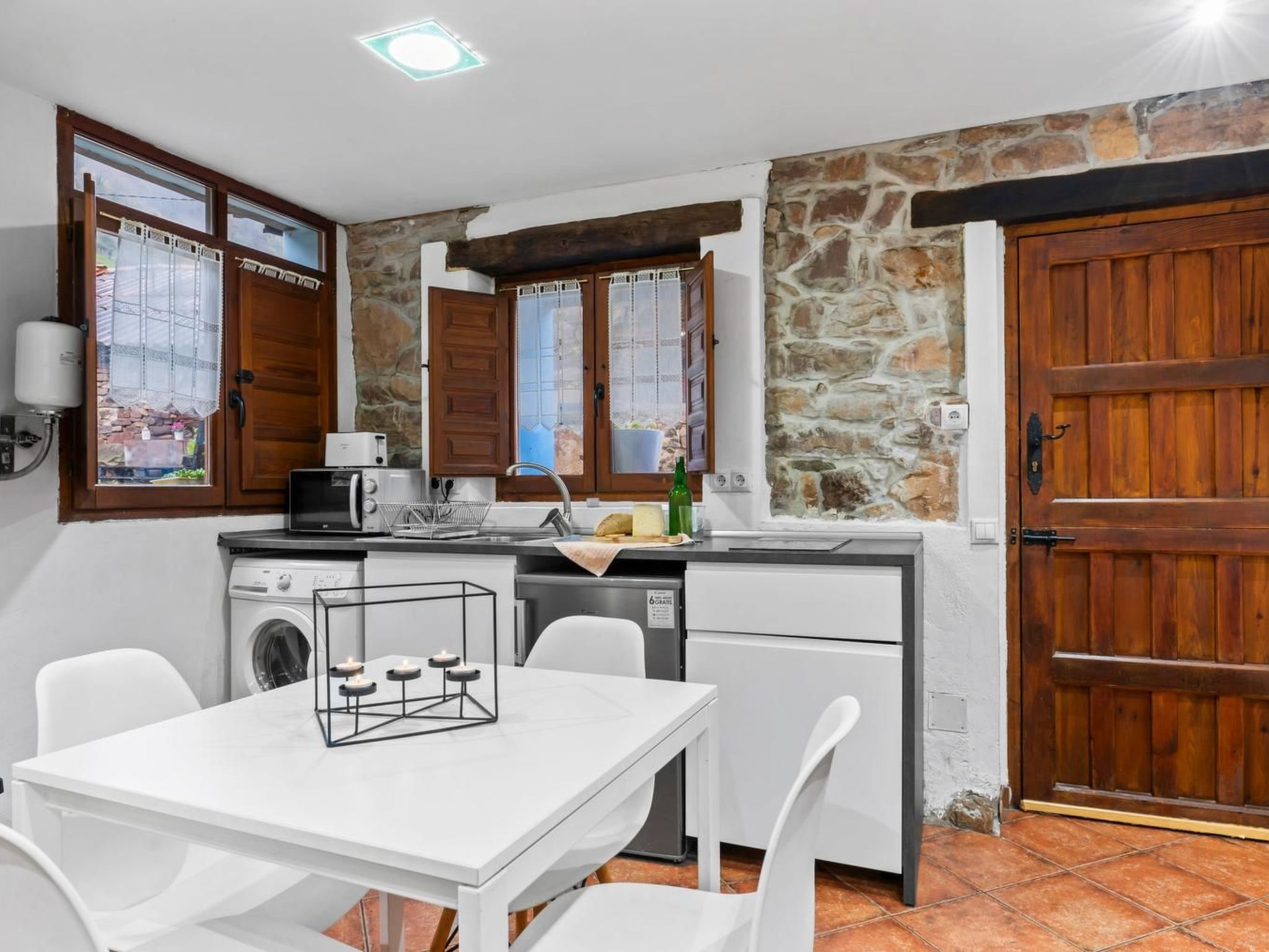 Jacuzzi, Kamin, Grill und spektakuläre Aussicht-Binnen