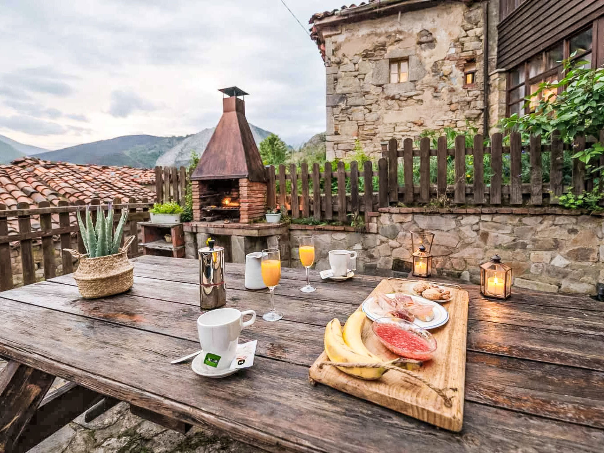 Romantische berghut in Asturië met privé jacuzzi, open haard en uitzicht - foto 42