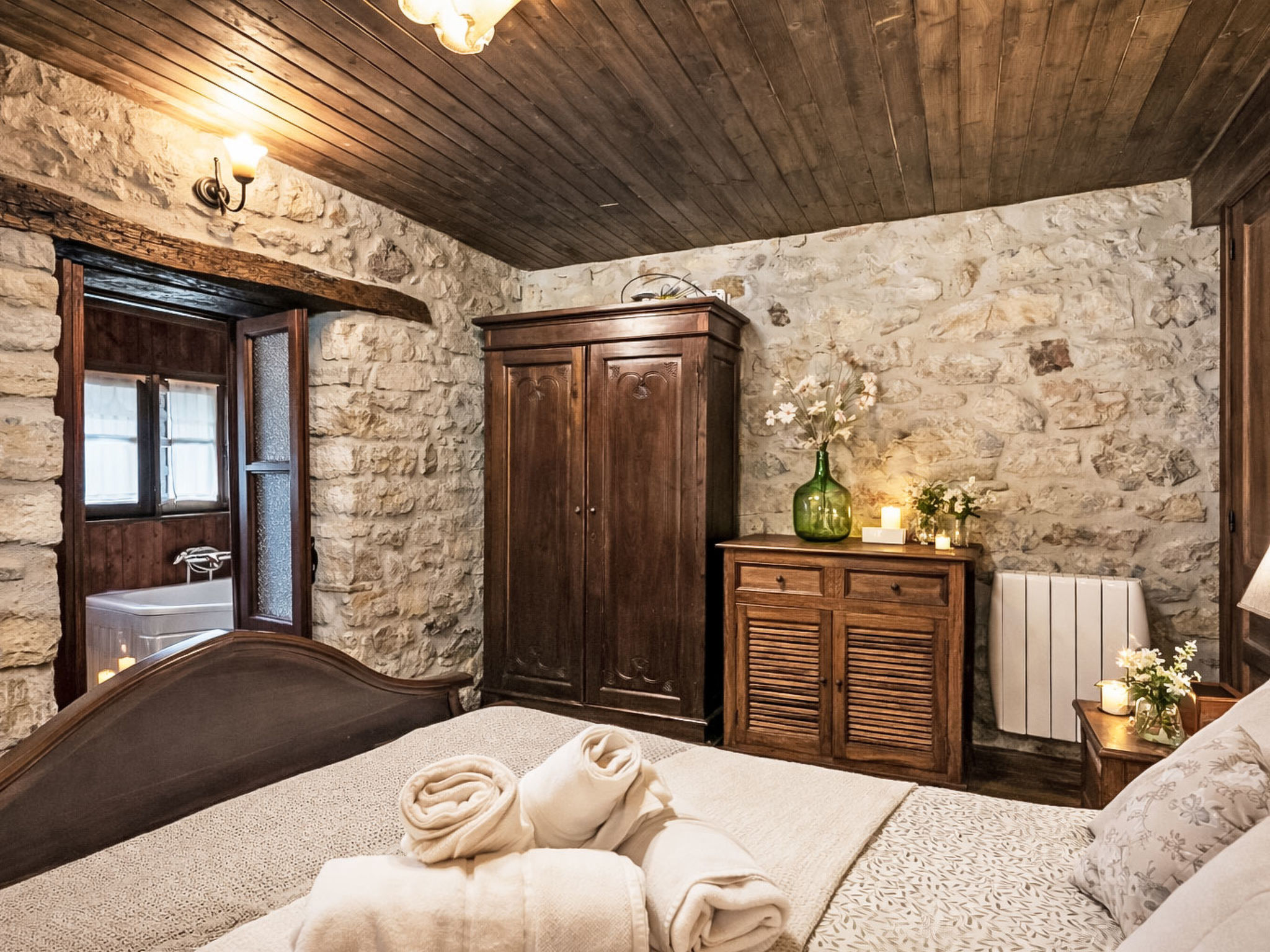 Romantische berghut in Asturië met privé jacuzzi, open haard en uitzicht - foto 21