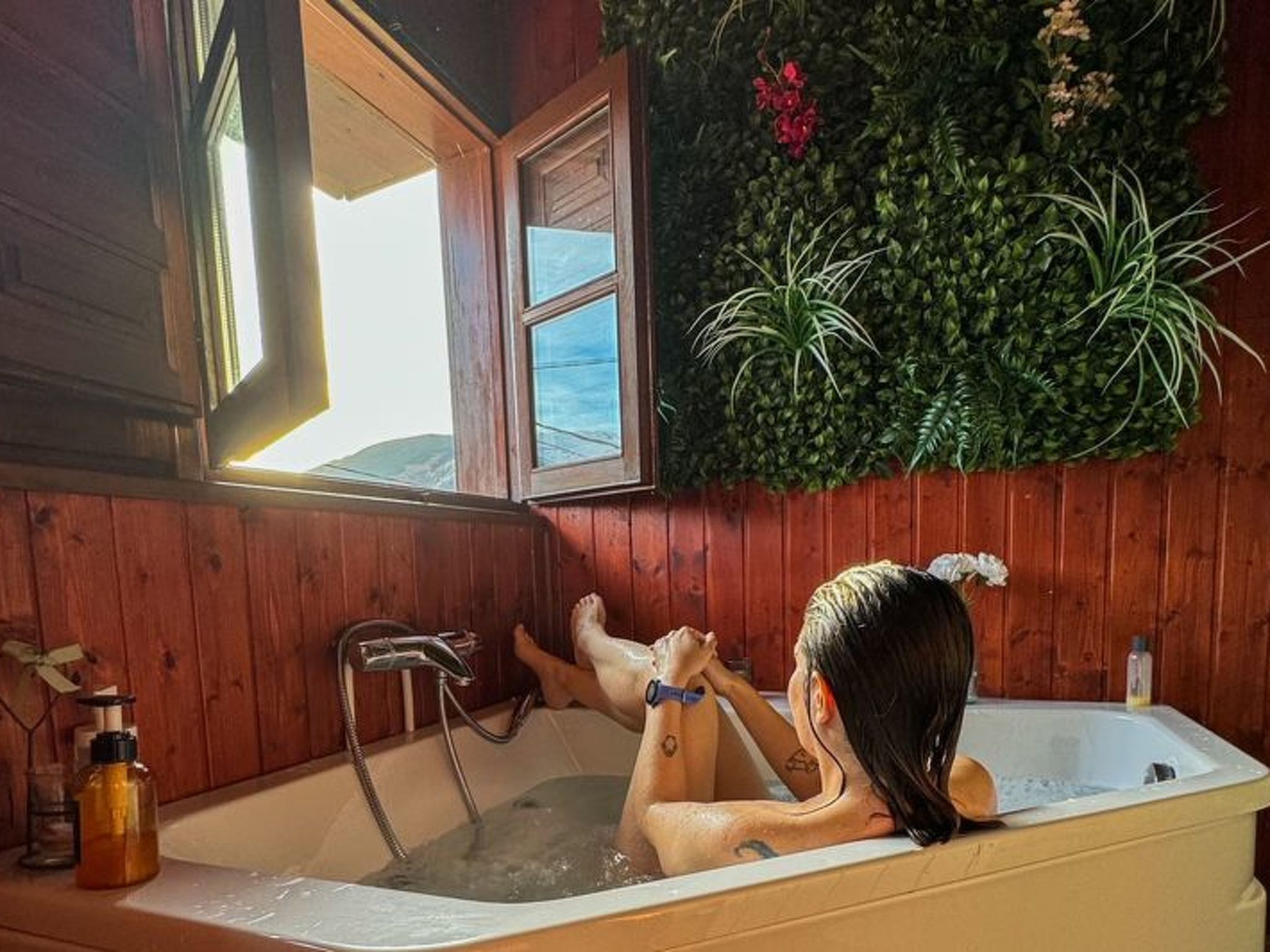 Berghütte mit Terrasse, Kamin und Jacuzzi-Binnen