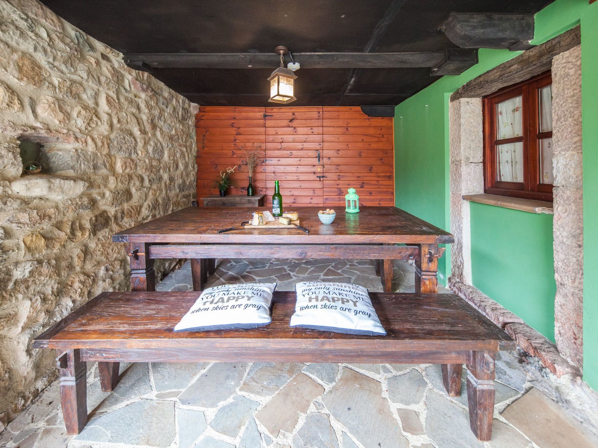 Berghütte mit Terrasse, Kamin und Jacuzzi-Binnen