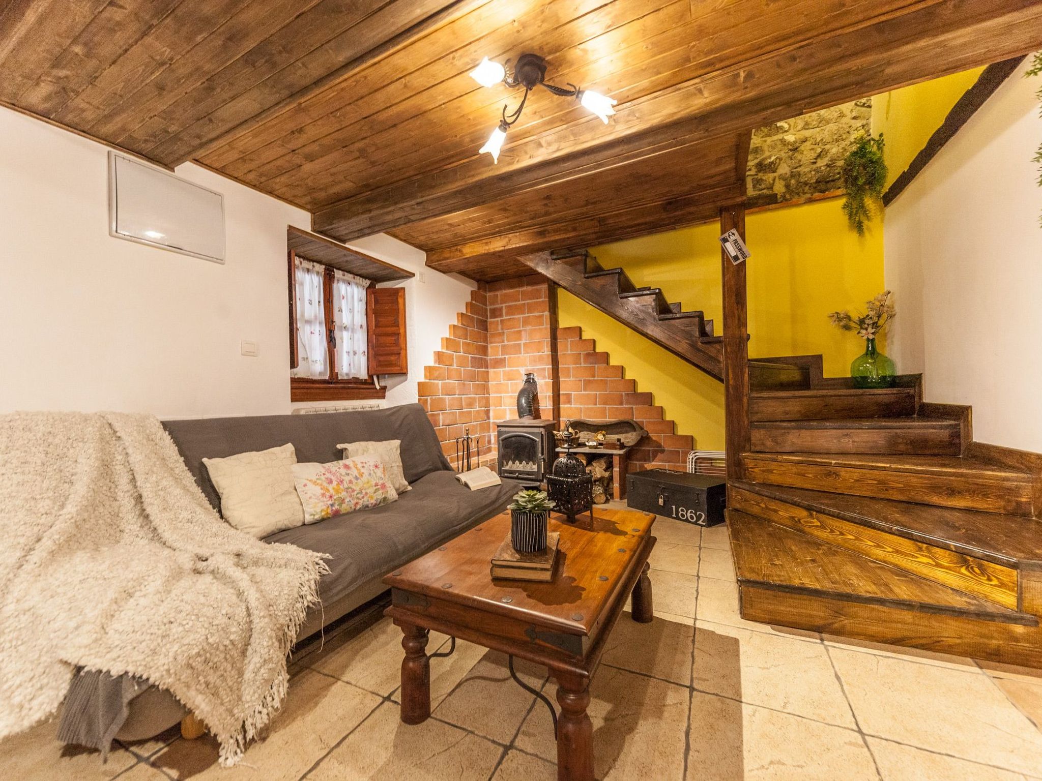 Berghütte mit Terrasse, Kamin und Jacuzzi-Binnen