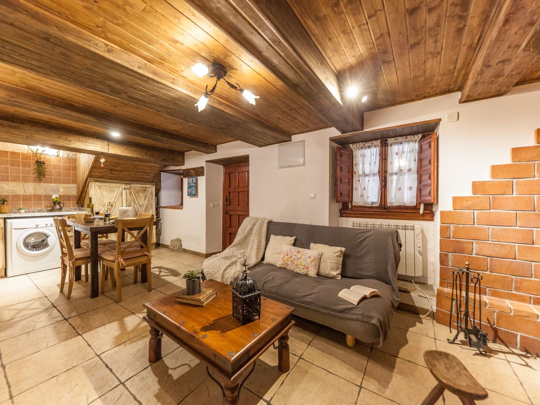 Berghütte mit Terrasse, Kamin und Jacuzzi-Binnen