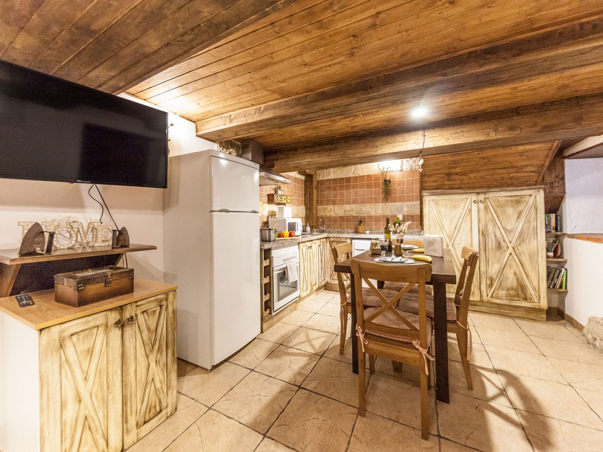 Berghütte mit Terrasse, Kamin und Jacuzzi-Binnen