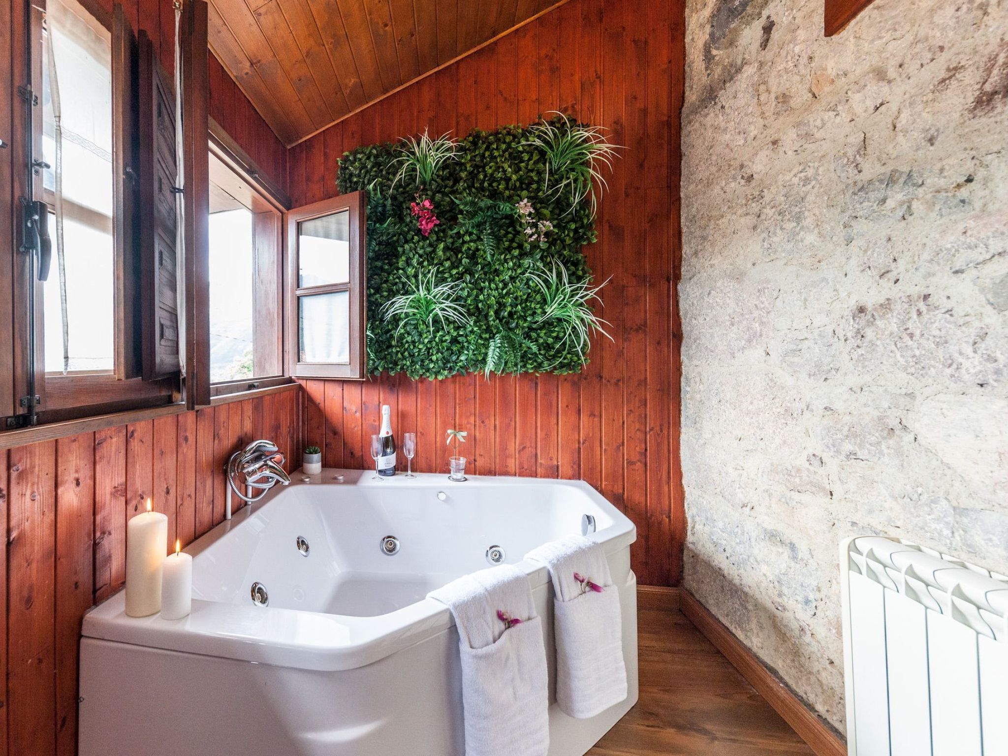 Berghütte mit Terrasse, Kamin und Jacuzzi-Binnen