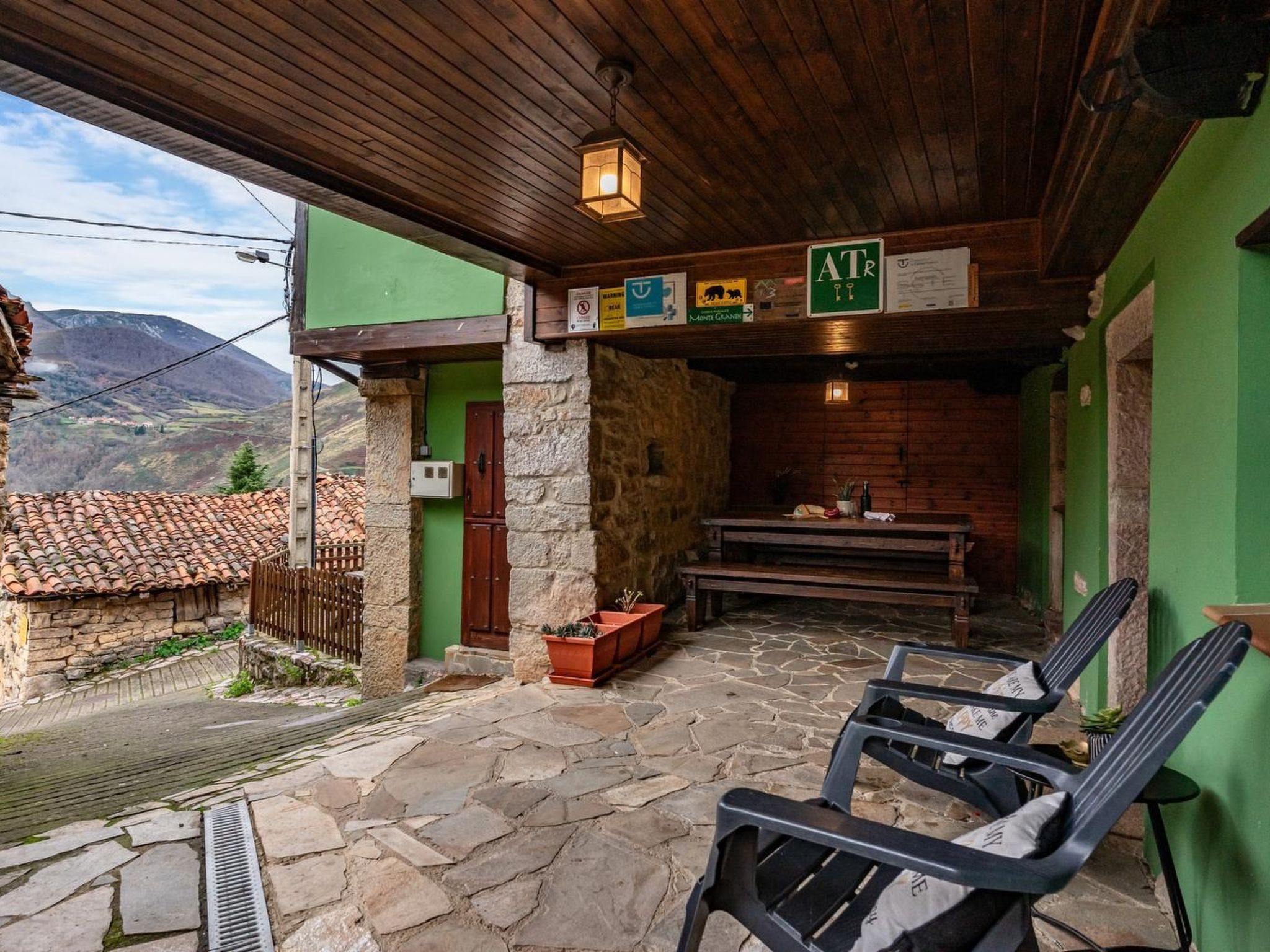 Berghütte mit Terrasse, Kamin und Jacuzzi-Binnen