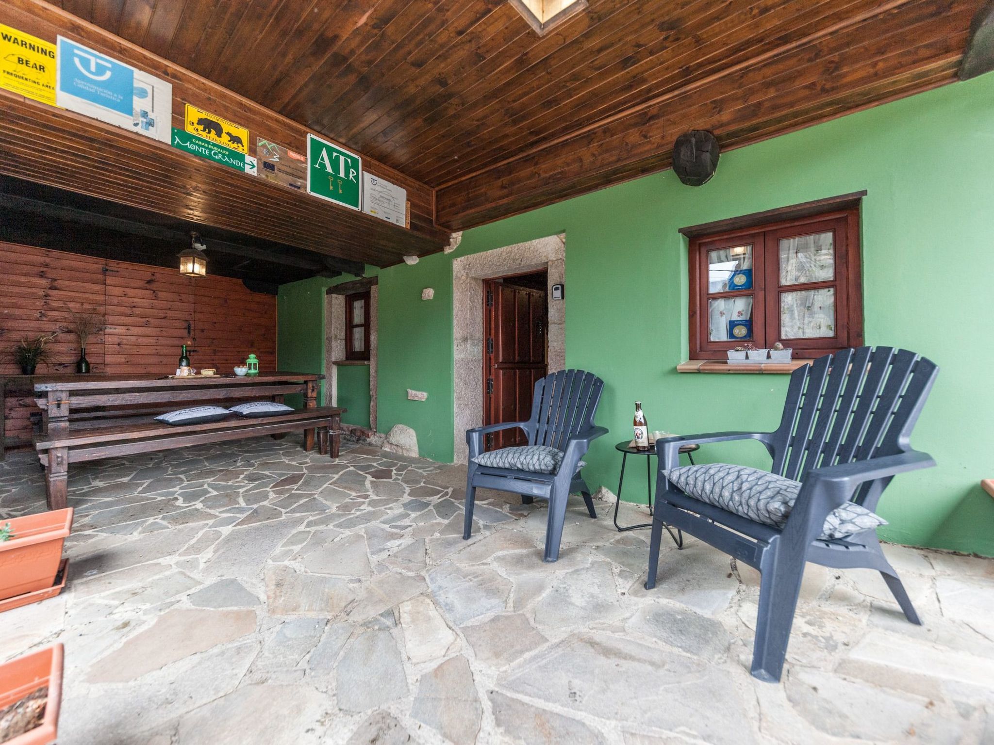 Berghütte mit Terrasse, Kamin und Jacuzzi-Binnen