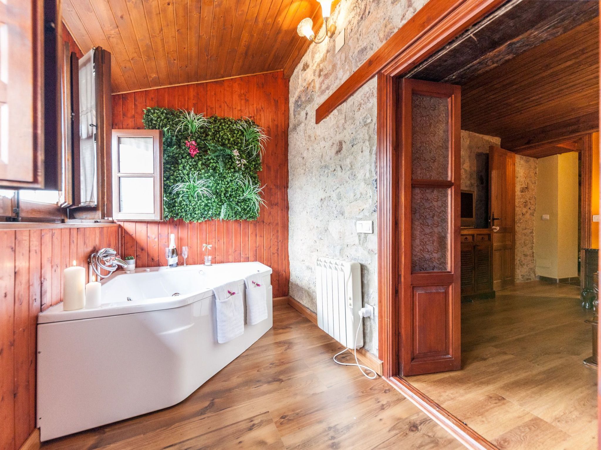 Berghütte mit Terrasse, Kamin und Jacuzzi-Binnen