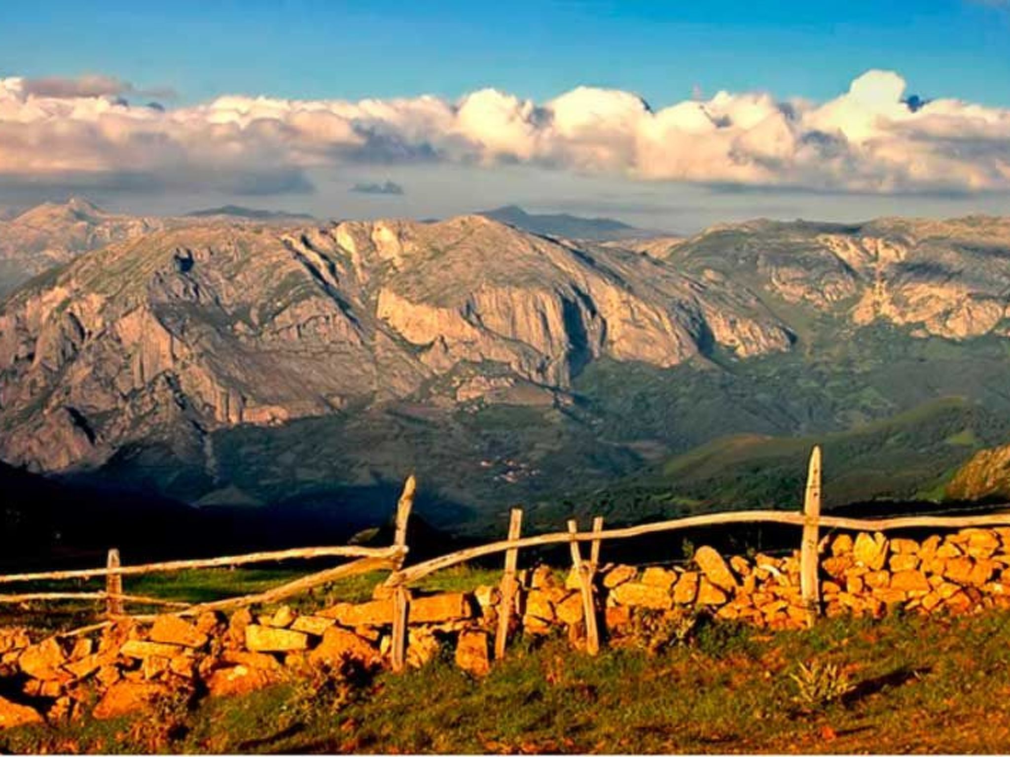 Berghütte mit Terrasse, Kamin und Jacuzzi-Binnen
