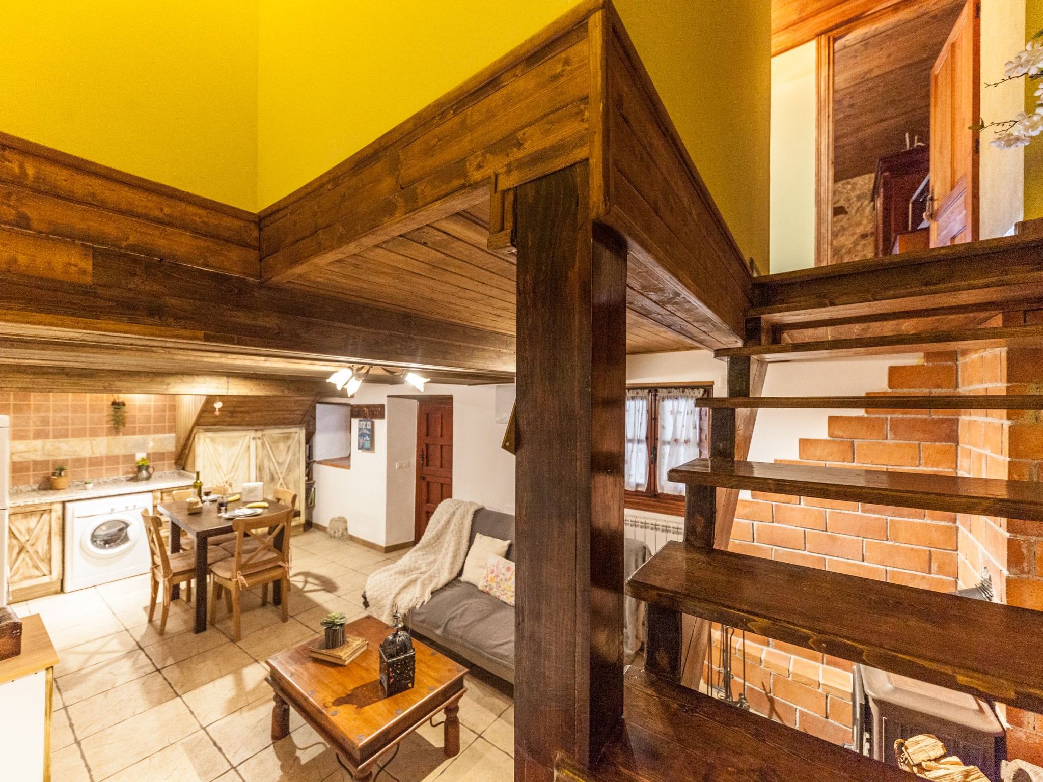 Berghütte mit Terrasse, Kamin und Jacuzzi-Binnen