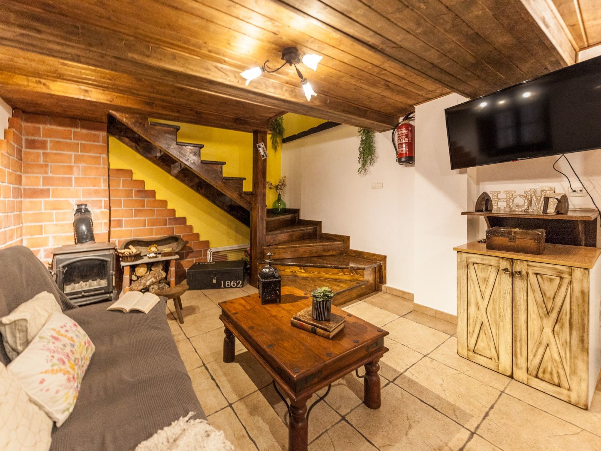 Berghütte mit Terrasse, Kamin und Jacuzzi-Binnen