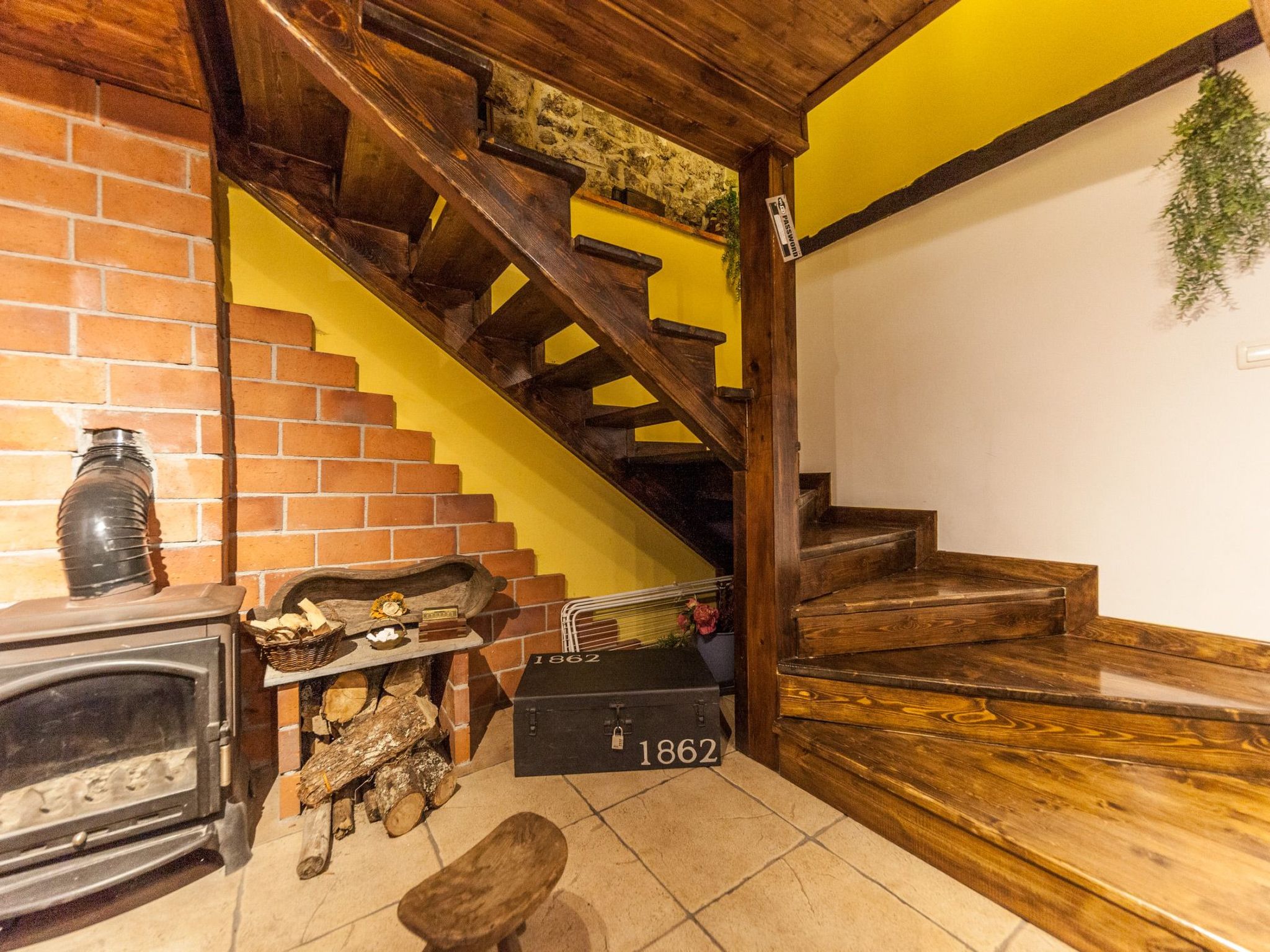 Berghütte mit Terrasse, Kamin und Jacuzzi-Binnen