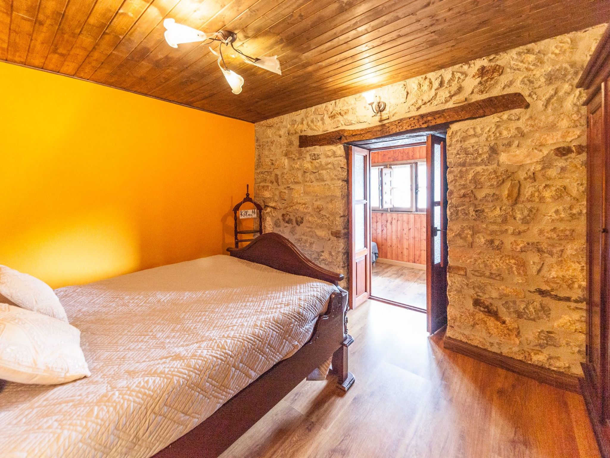 Berghütte mit Terrasse, Kamin und Jacuzzi-Binnen