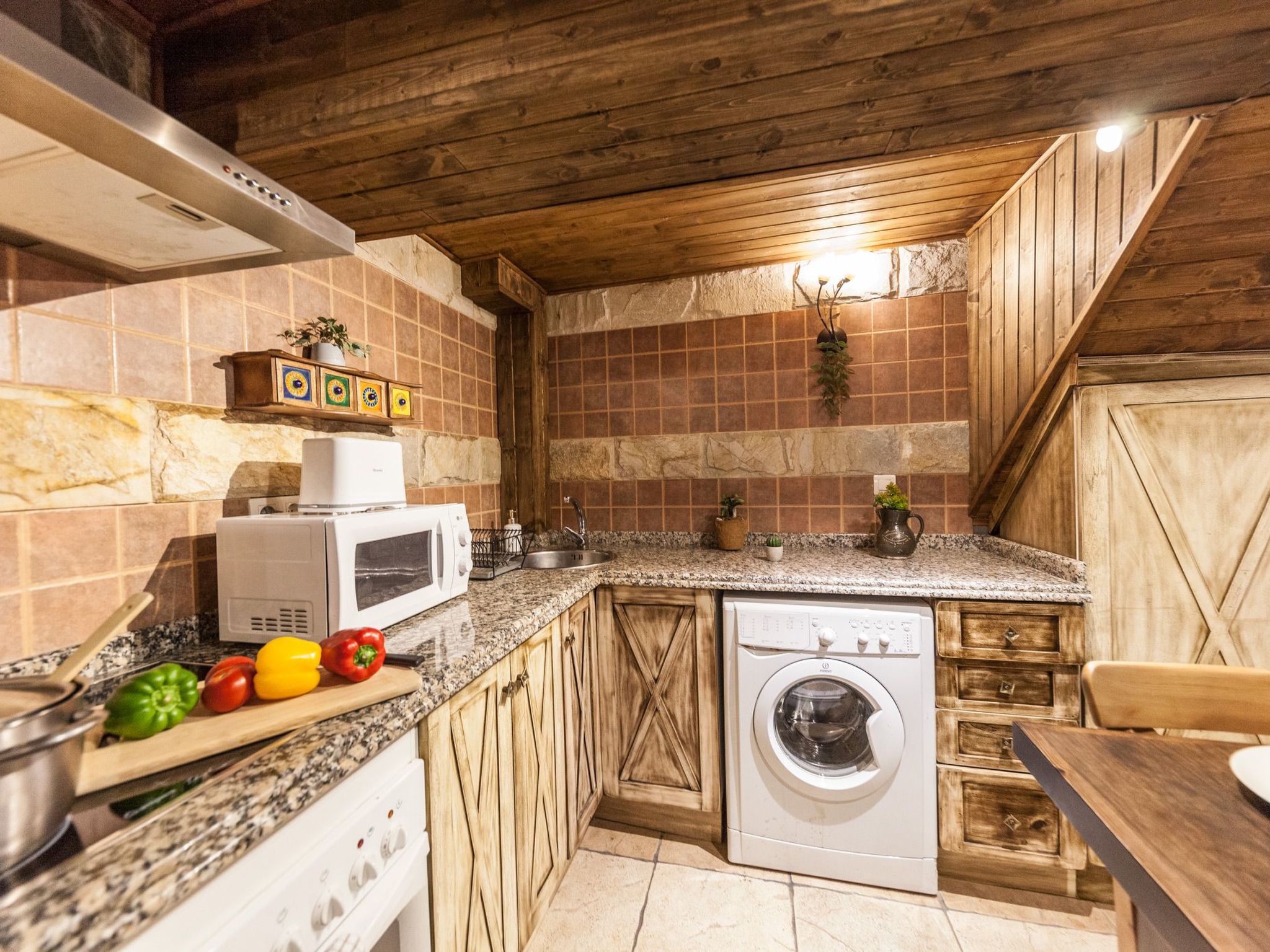 Berghütte mit Terrasse, Kamin und Jacuzzi-Binnen