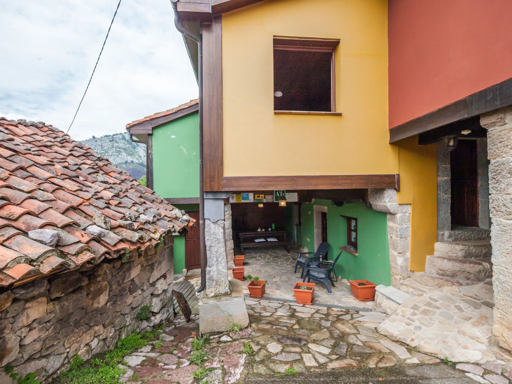 Berghütte mit Terrasse, Kamin und Jacuzzi-Binnen