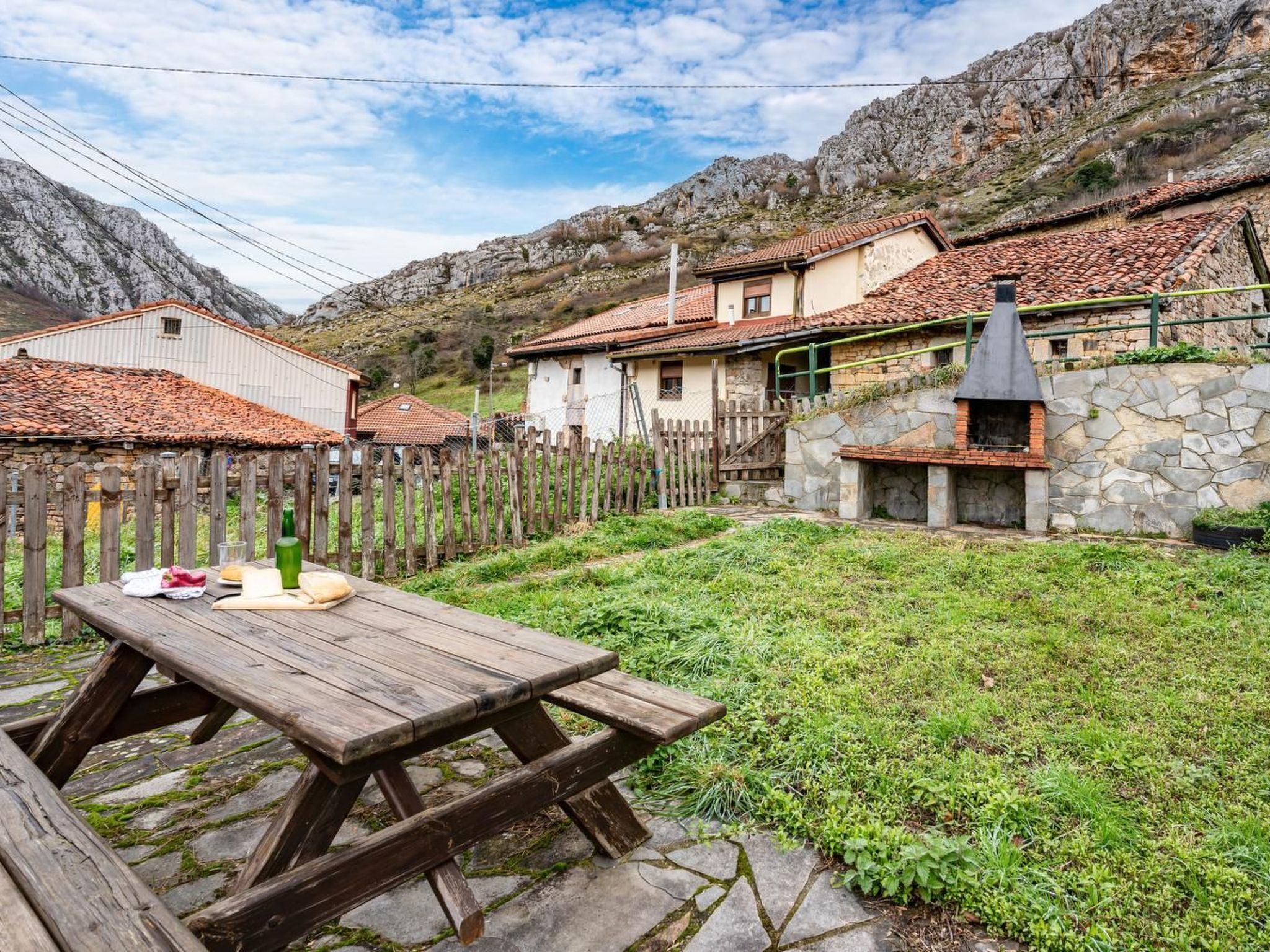 Berghütte mit Terrasse, Kamin und Jacuzzi-Binnen