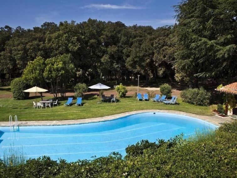 Landhaus, 8 Zimmer mit Bad, Schwimmbad, Tennis