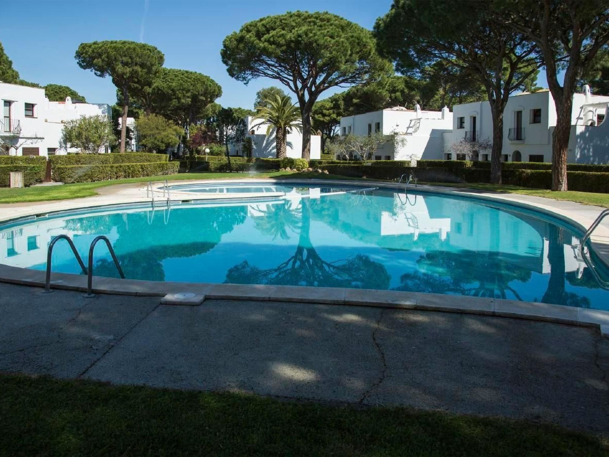 Pinyera mit Gemeinschaftspool - Image-tags.info