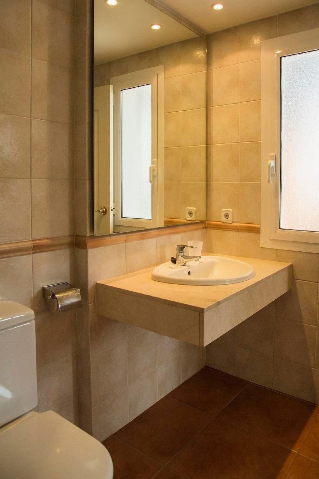 Moderne Ferienwohnung mit Pool und Garten