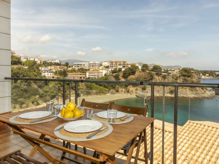 Aan zee: Zonnig appartement met zeezicht in Llançà in Llançà
