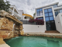 Moderne villa in Llançà met privézwembad en uitzicht op zee - thumbnail 2