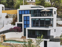 Moderne villa in Llançà met privézwembad en uitzicht op zee - thumbnail 1