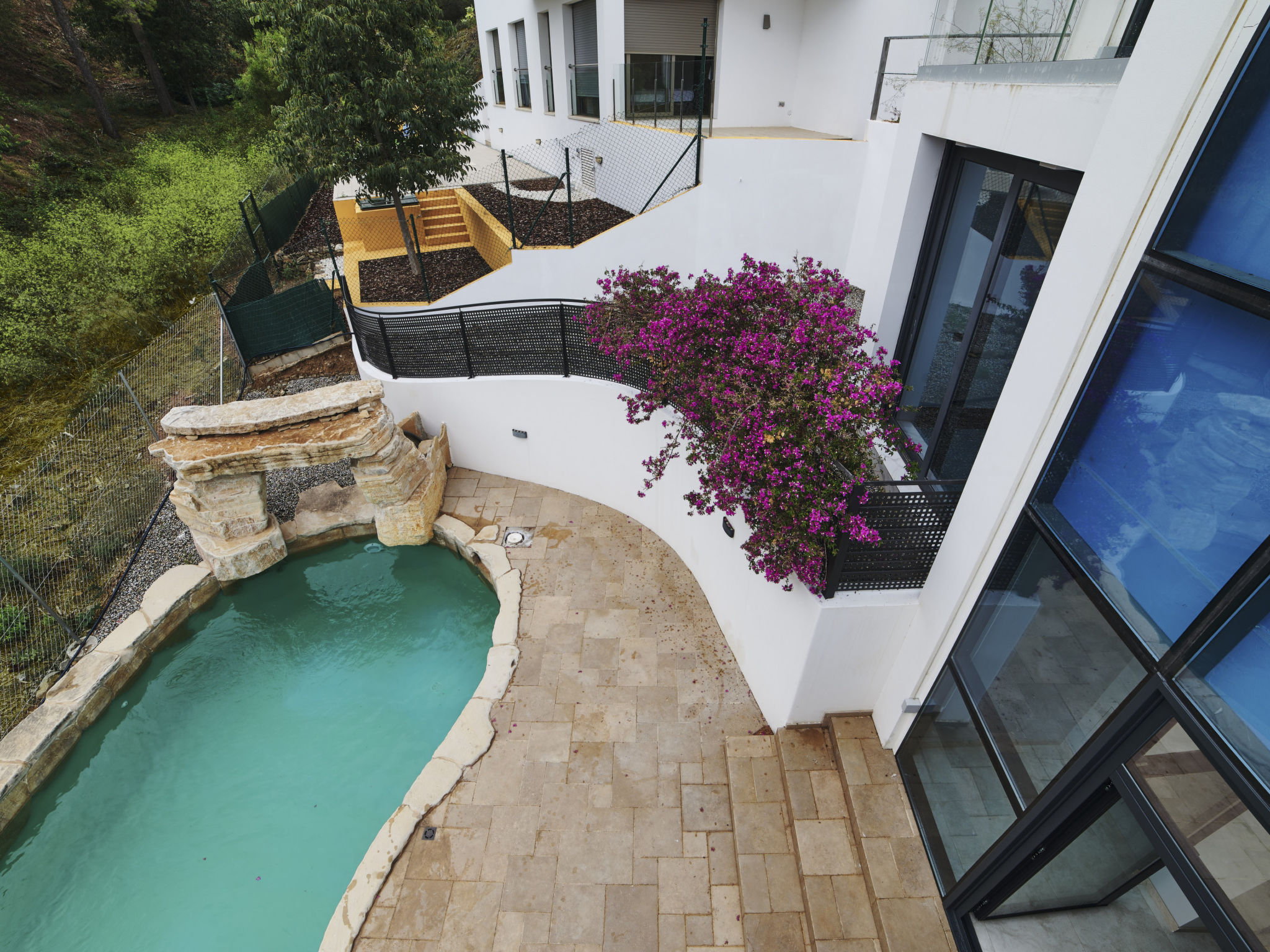 Photo of WELCS VILLA MODERNA 097 EMP con piscina