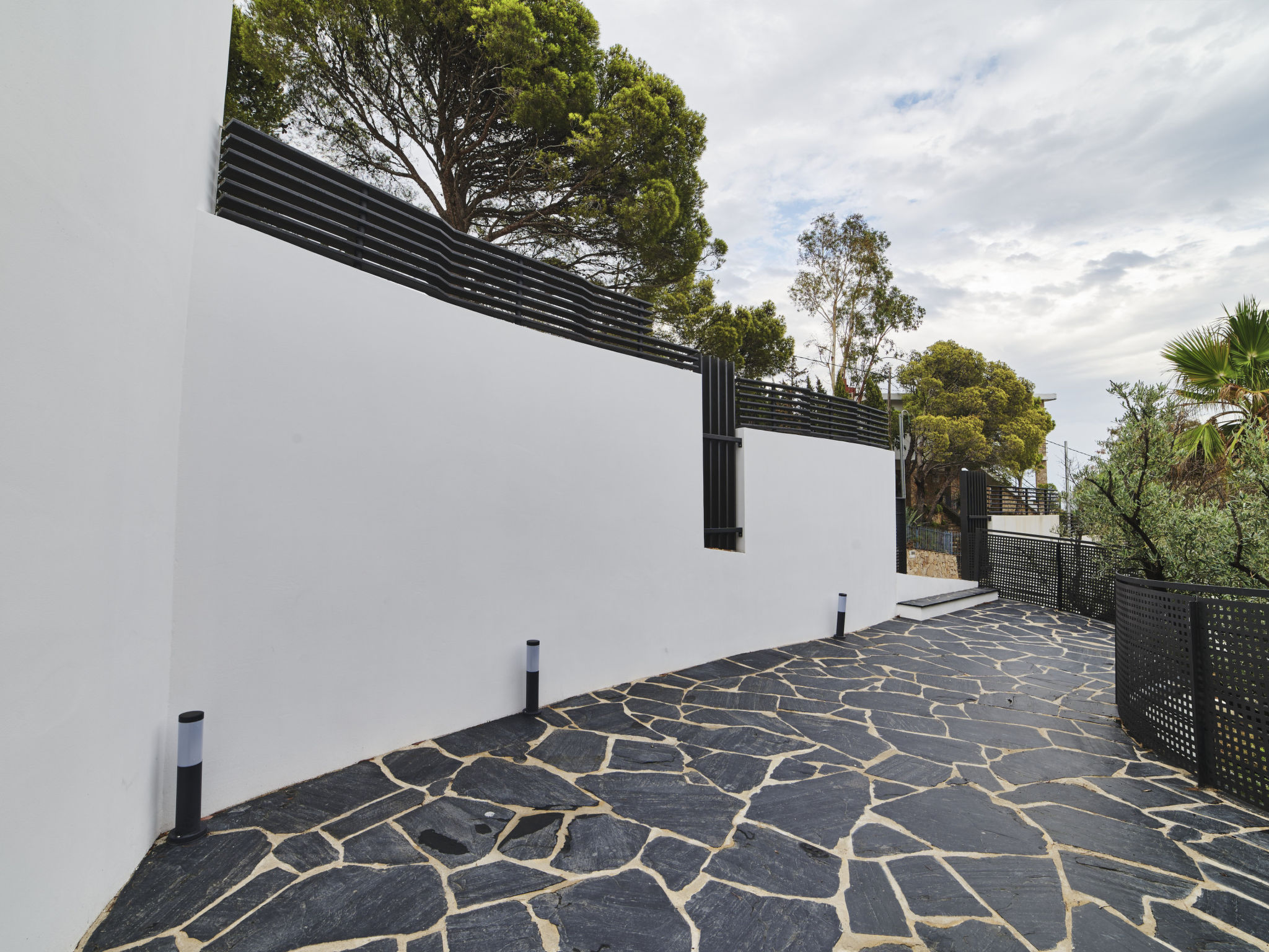 Photo of WELCS VILLA MODERNA 097 EMP con piscina