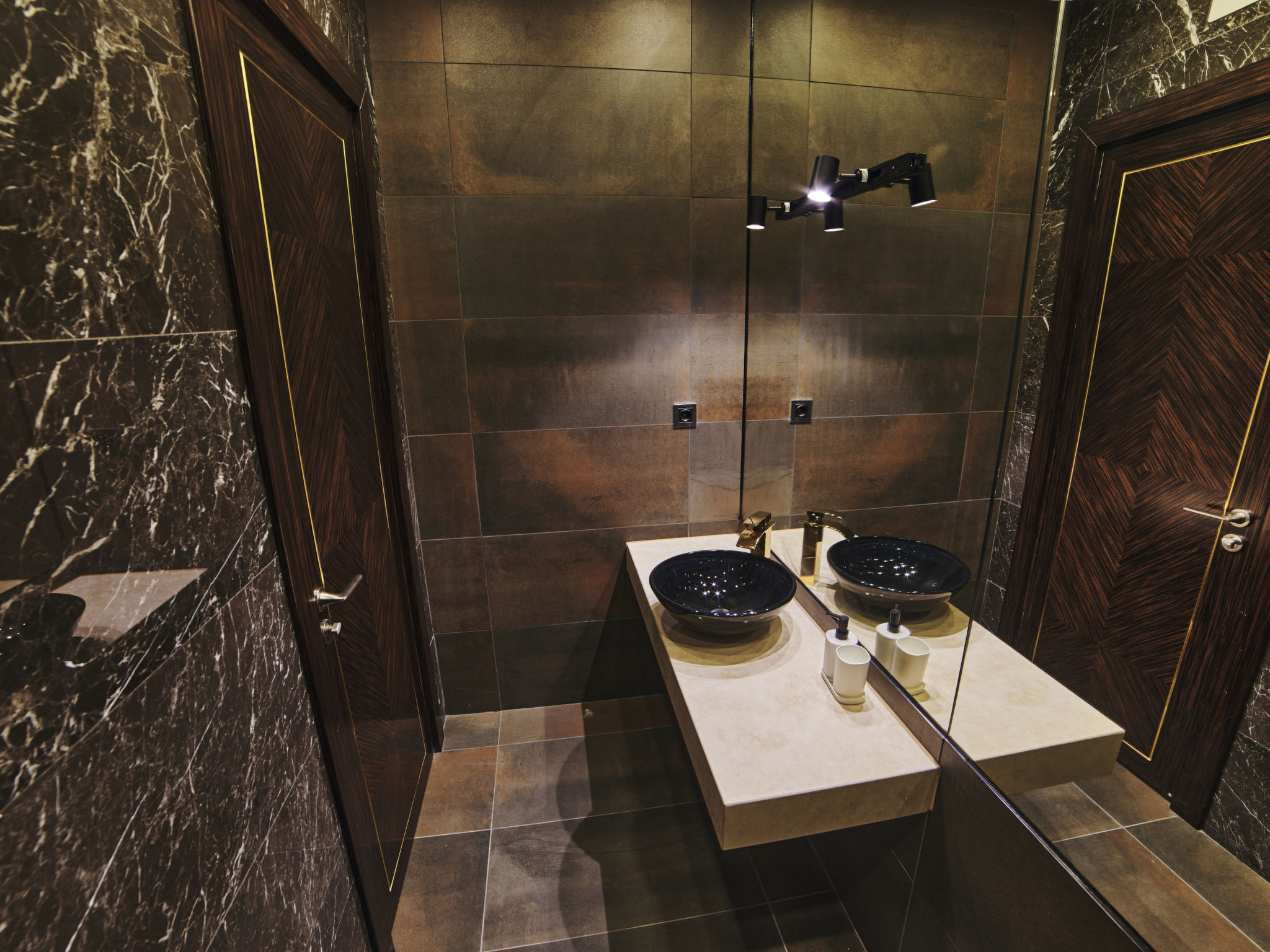 Photo of WELCS VILLA MODERNA 097 EMP con piscina