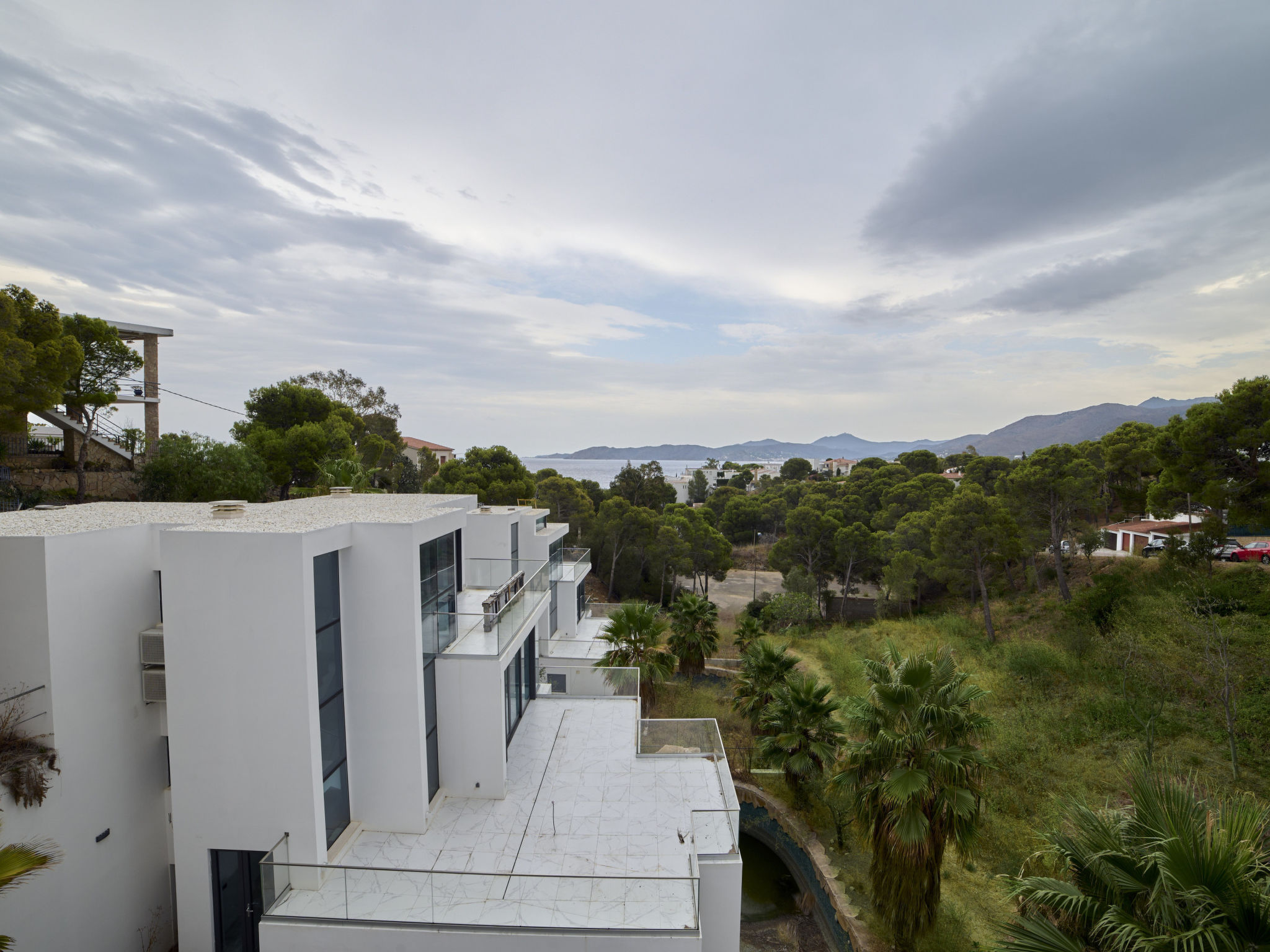 Photo of WELCS VILLA MODERNA 097 EMP con piscina