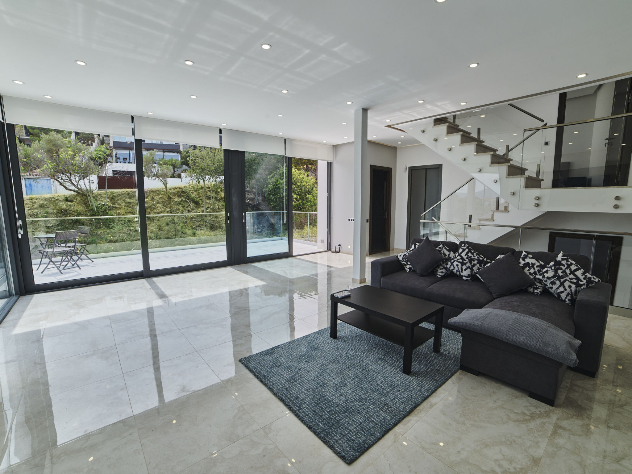 Photo of WELCS VILLA MODERNA 097 EMP con piscina