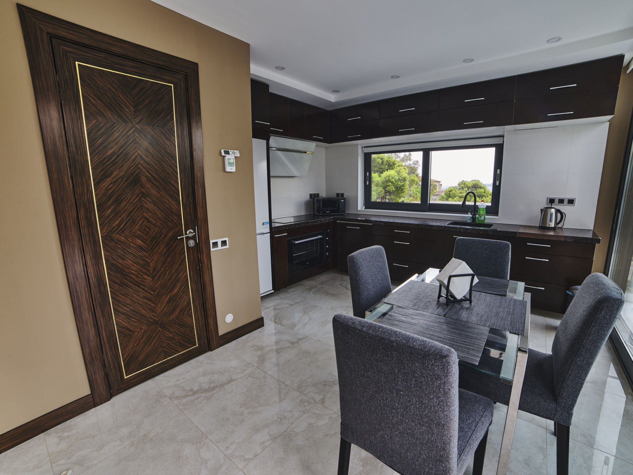 Photo of WELCS VILLA MODERNA 097 EMP con piscina