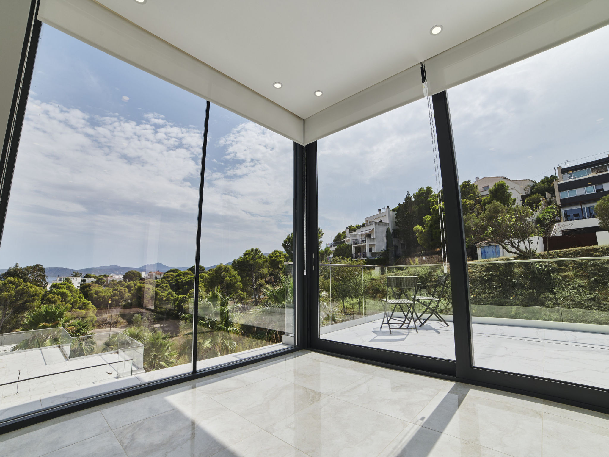 Photo of WELCS VILLA MODERNA 097 EMP con piscina