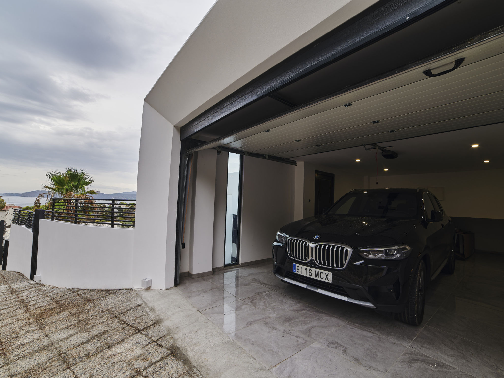 Photo of WELCS VILLA MODERNA 097 EMP con piscina