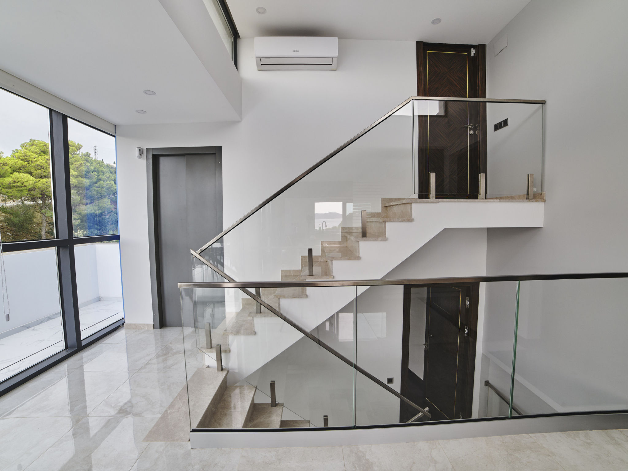 Photo of WELCS VILLA MODERNA 097 EMP con piscina