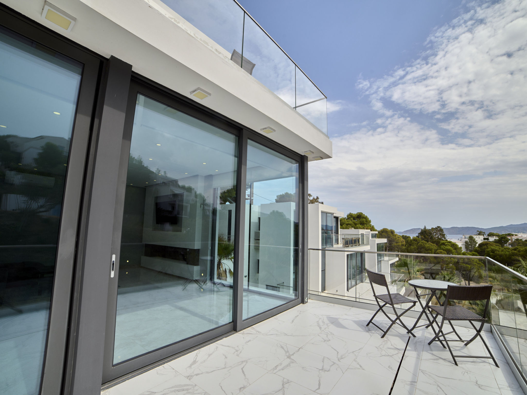 Photo of WELCS VILLA MODERNA 097 EMP con piscina