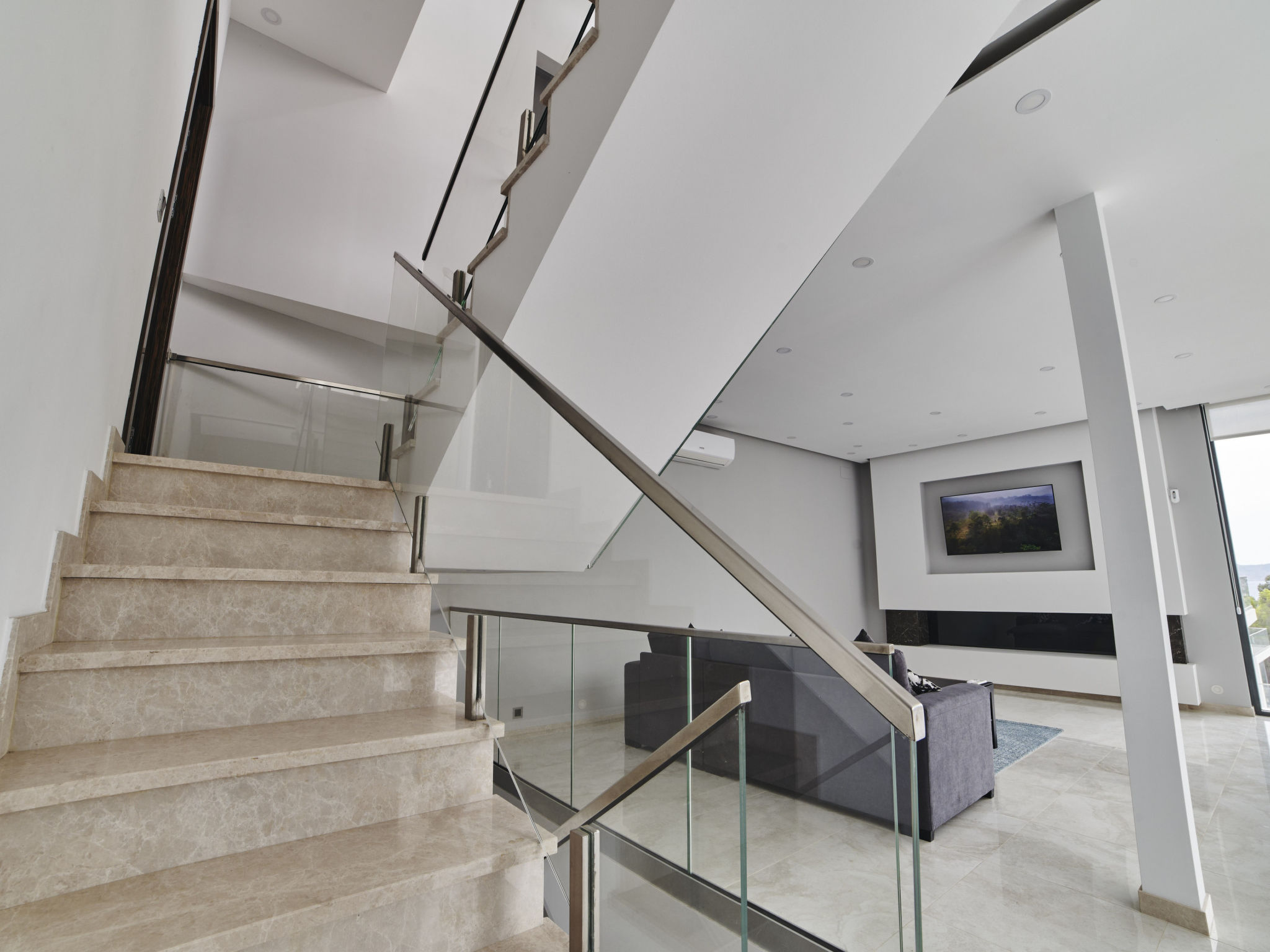 Photo of WELCS VILLA MODERNA 097 EMP con piscina