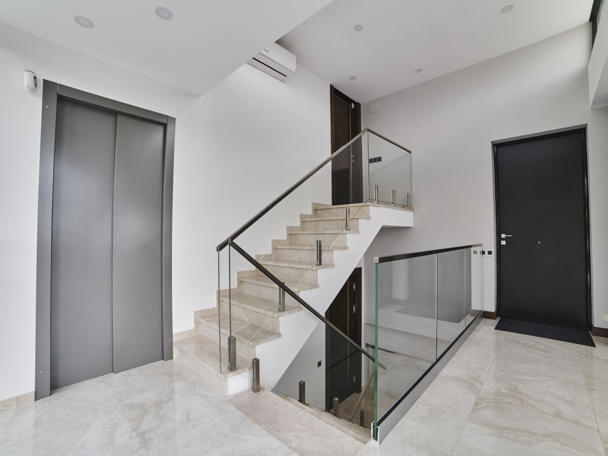 Photo of WELCS VILLA MODERNA 097 EMP con piscina