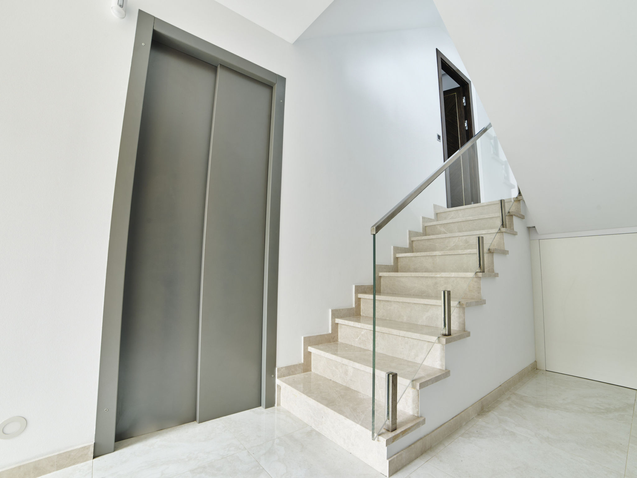 Photo of WELCS VILLA MODERNA 097 EMP con piscina