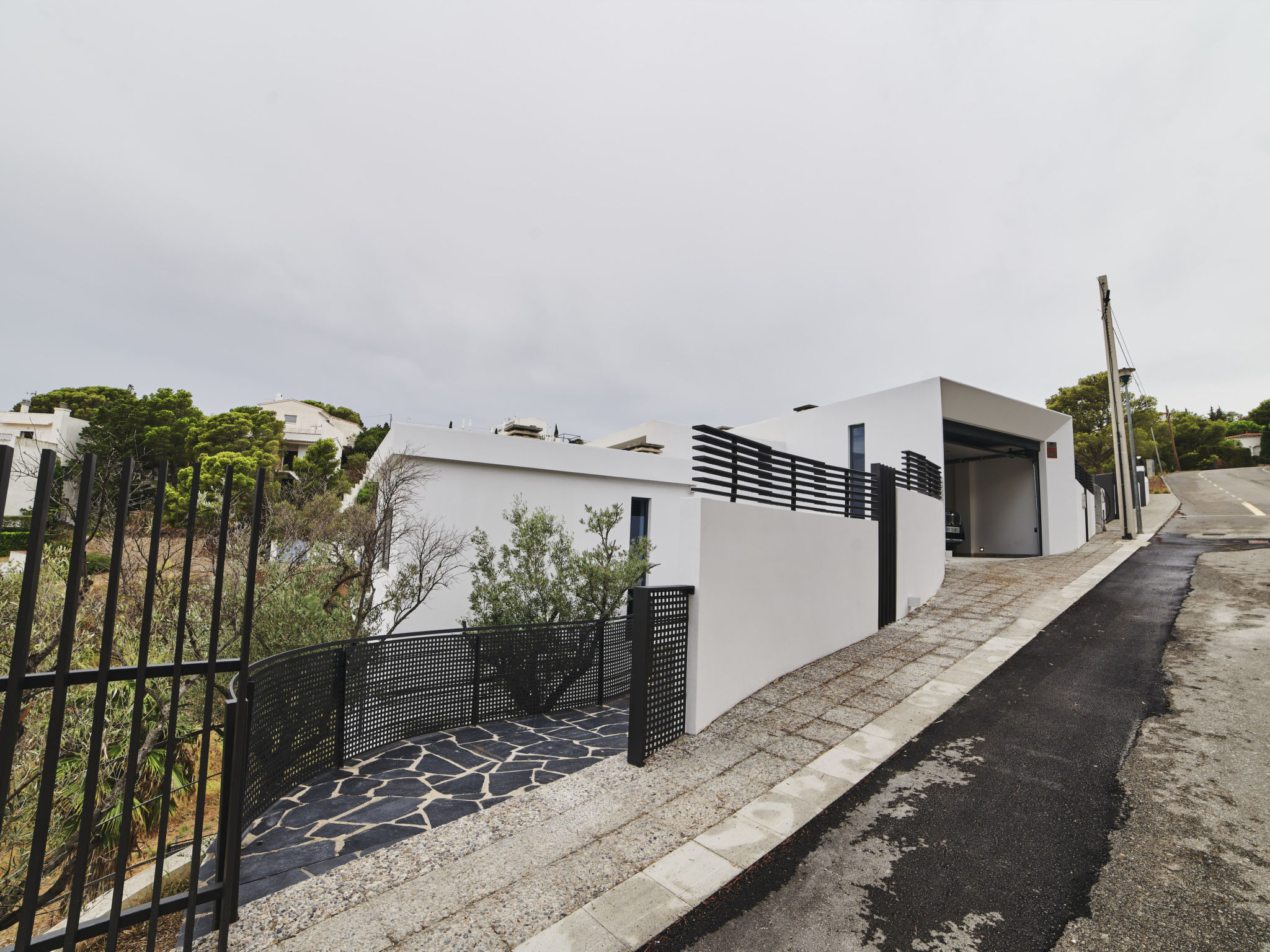 Photo of WELCS VILLA MODERNA 097 EMP con piscina