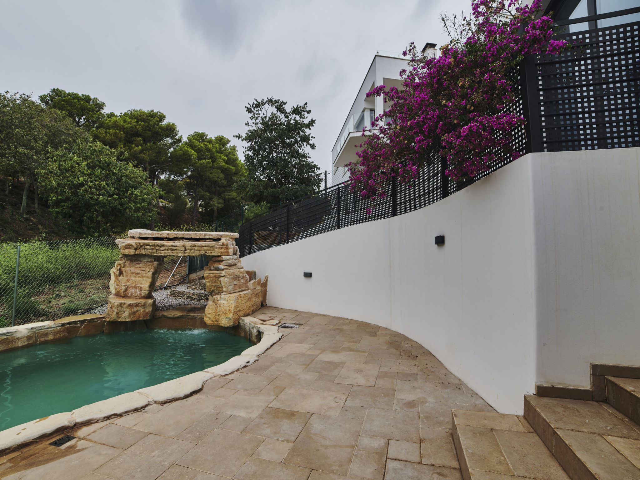 Photo of WELCS VILLA MODERNA 097 EMP con piscina