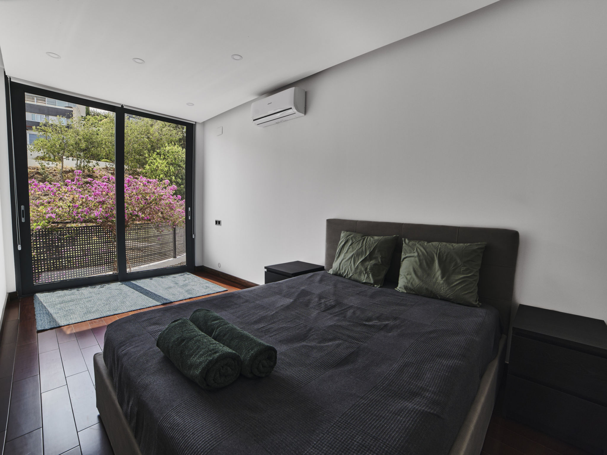 Photo of WELCS VILLA MODERNA 097 EMP con piscina