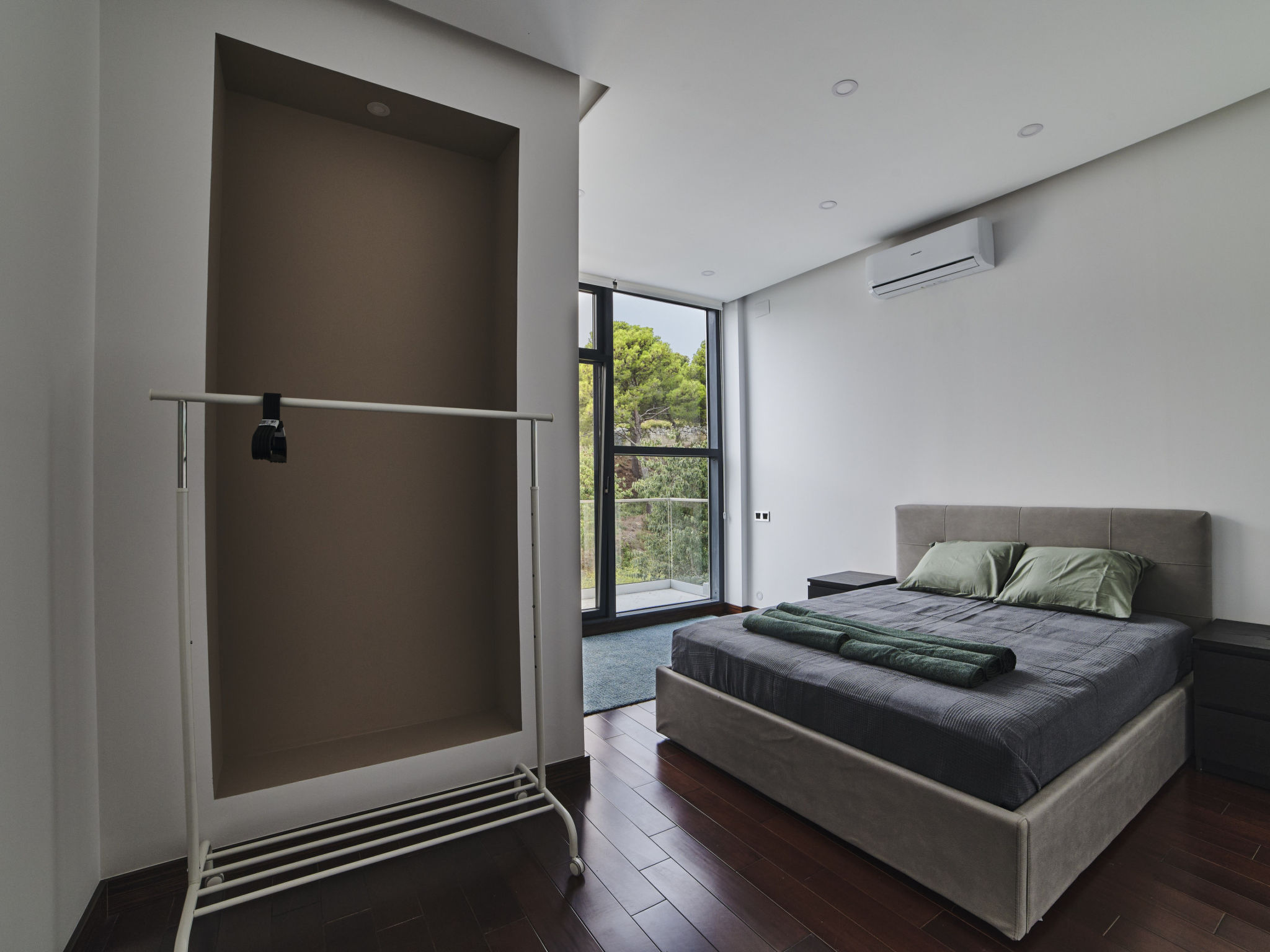 Photo of WELCS VILLA MODERNA 097 EMP con piscina