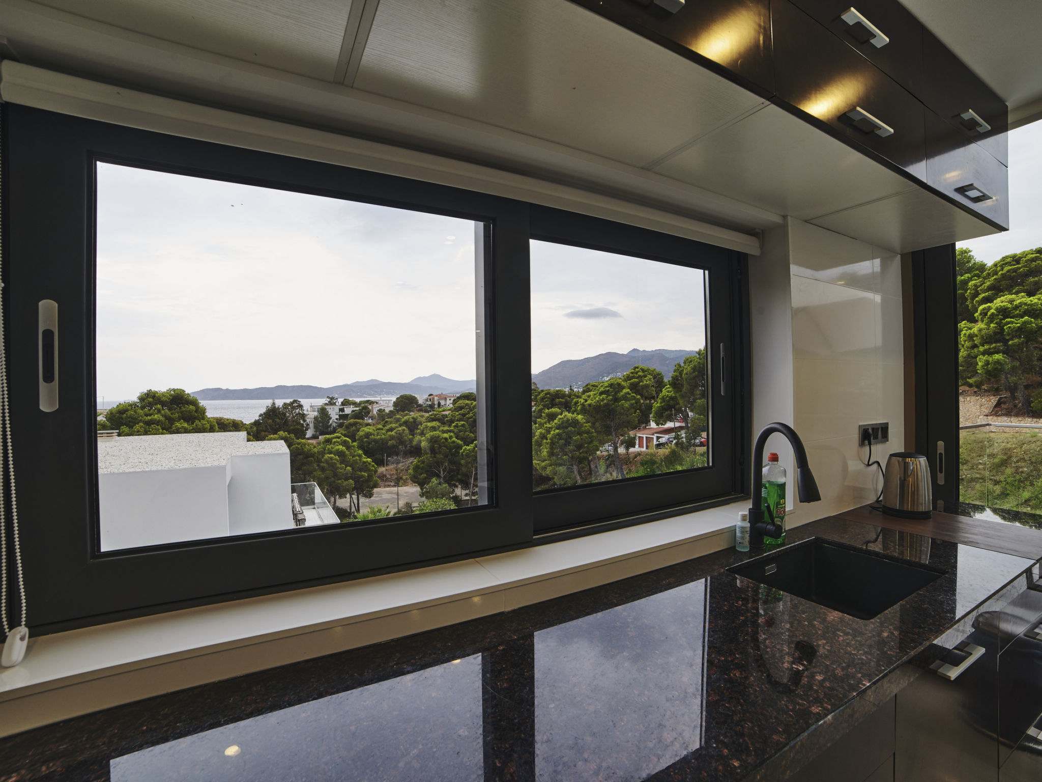 Photo of WELCS VILLA MODERNA 097 EMP con piscina