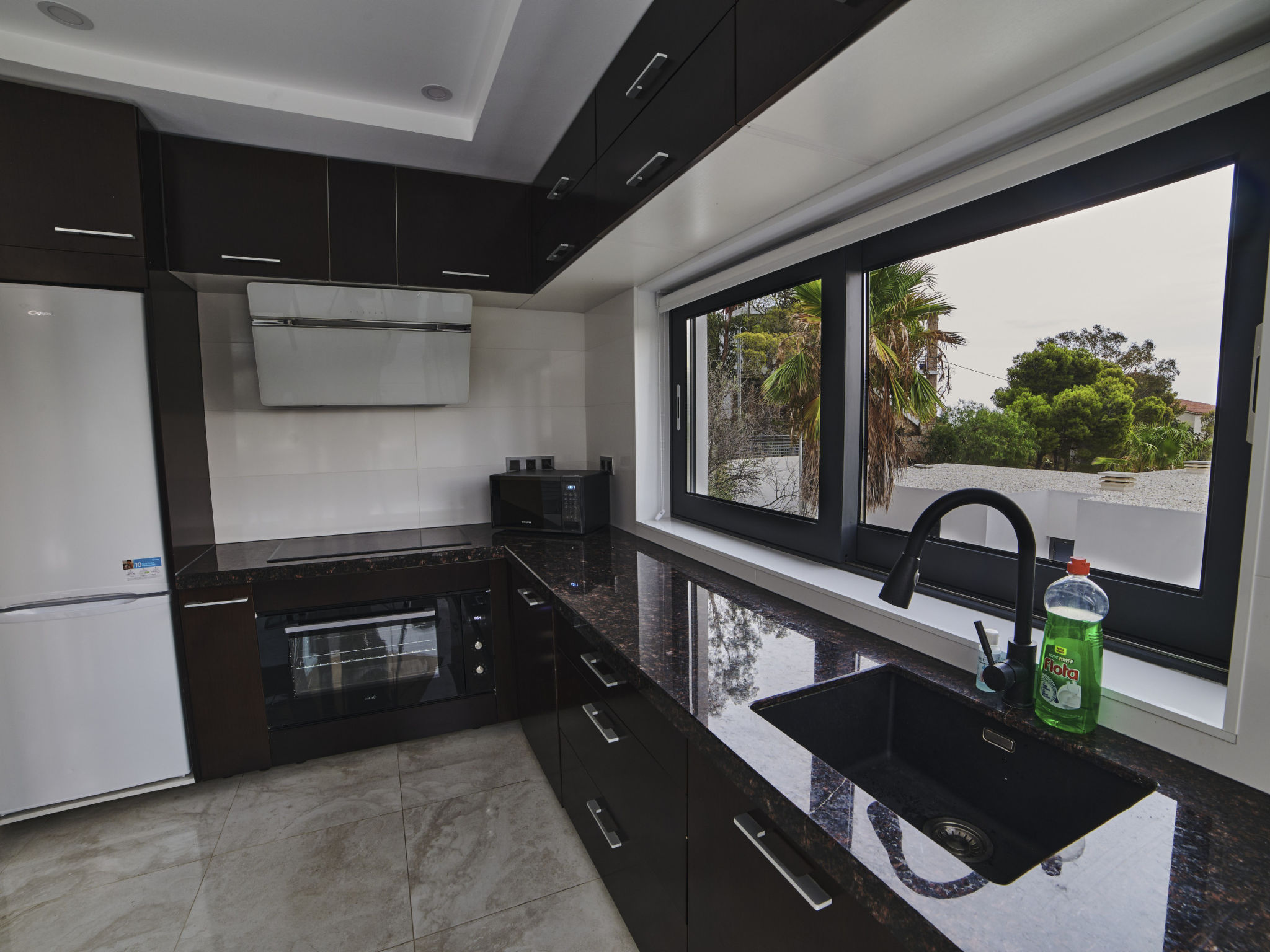 Photo of WELCS VILLA MODERNA 097 EMP con piscina