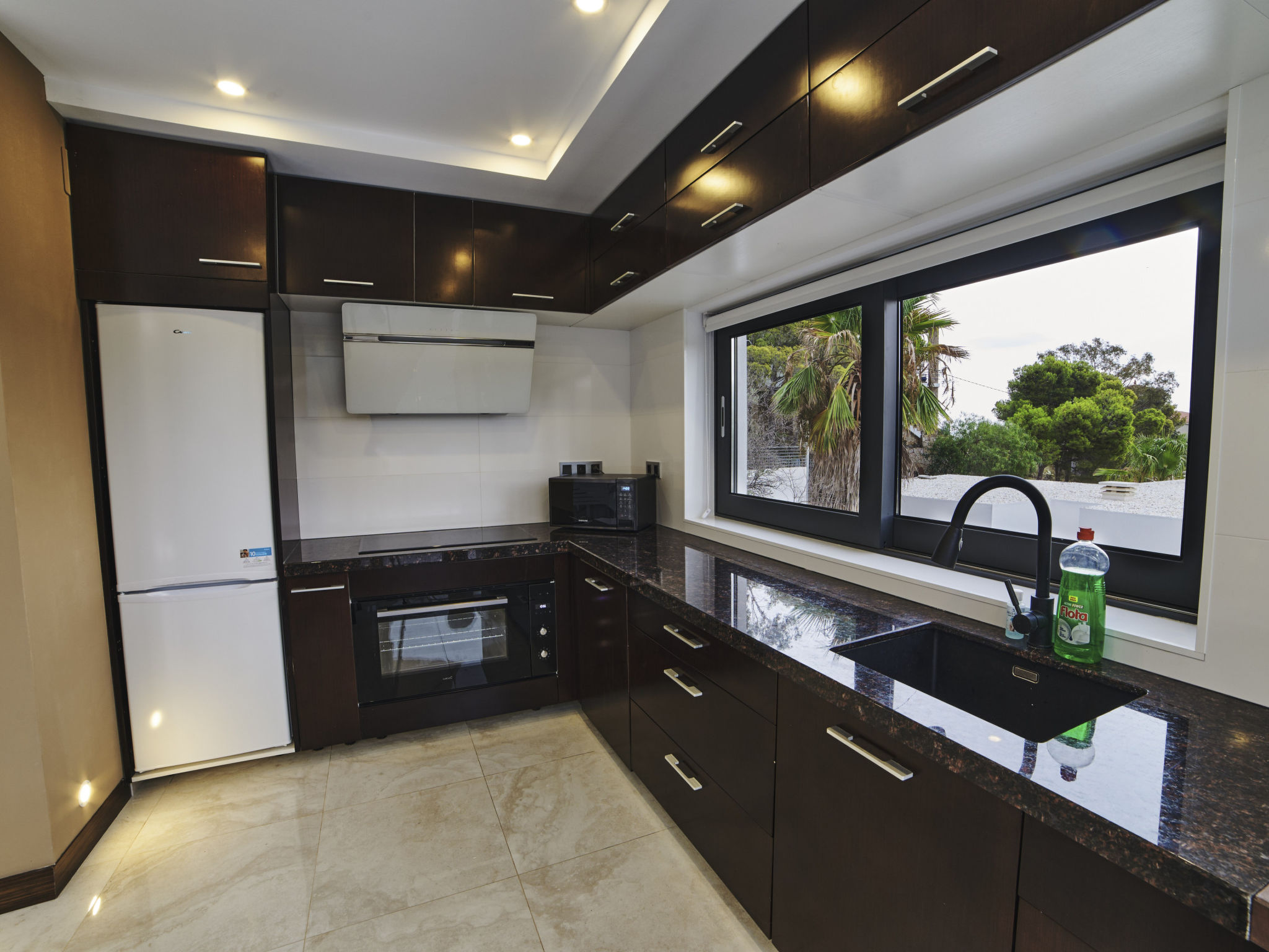 Photo of WELCS VILLA MODERNA 097 EMP con piscina