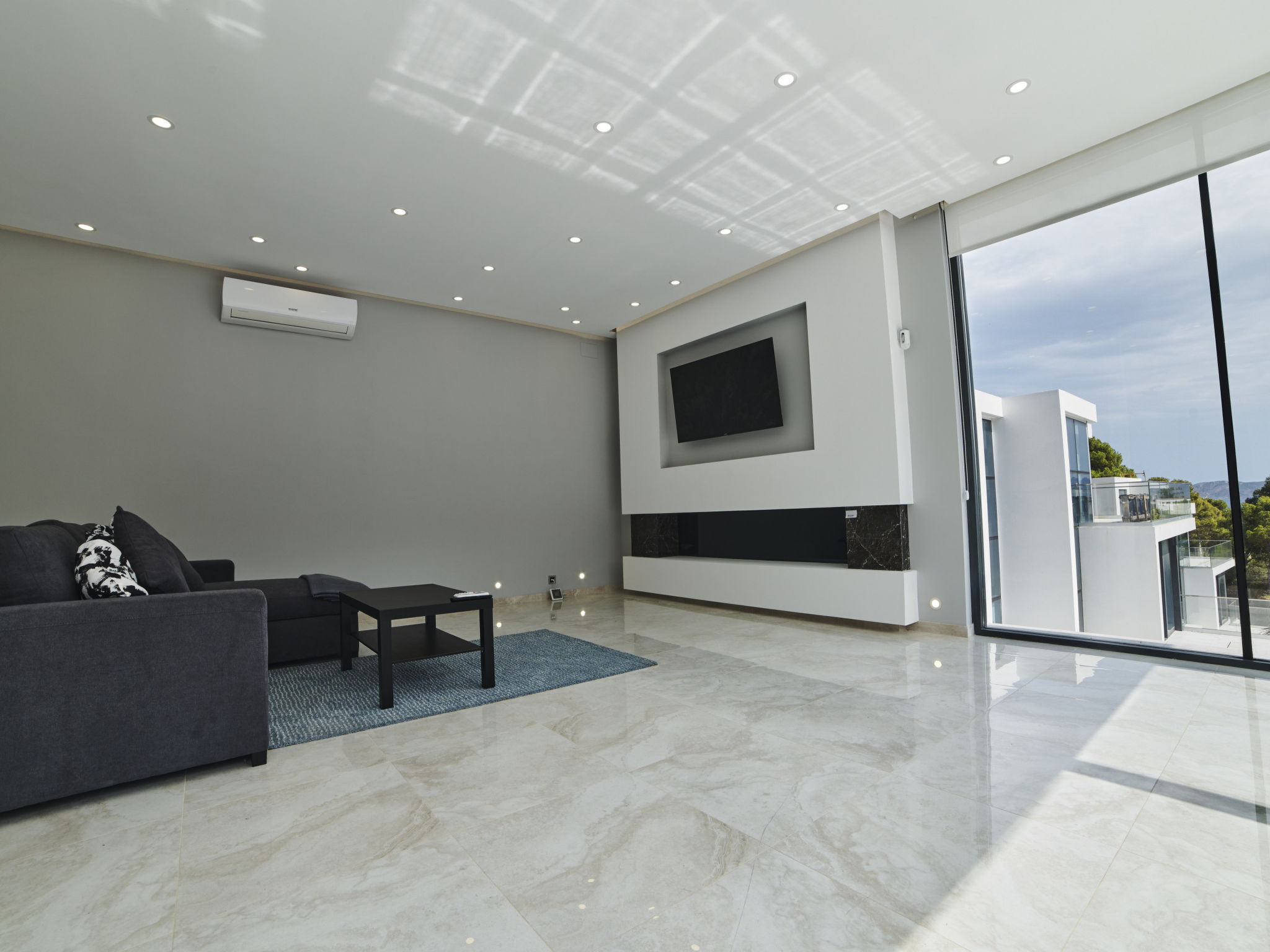 Photo of WELCS VILLA MODERNA 097 EMP con piscina